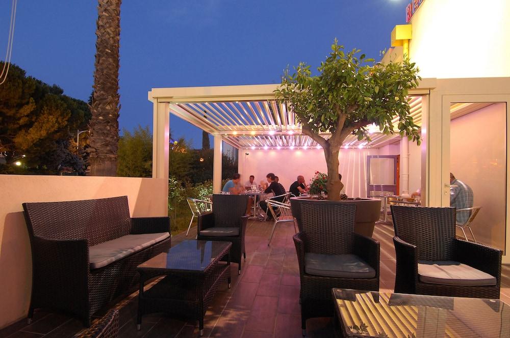 The Originals City, Hotel Nimes Costieres, Ex Inter Hotel Exteriör bild